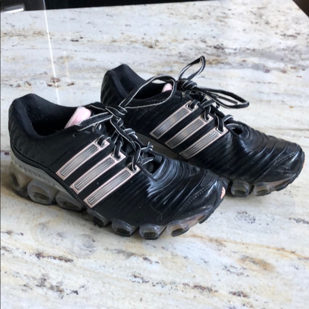 Adidas Bounce running sneakers . Black and pink